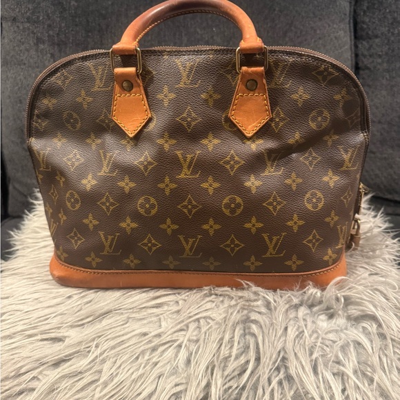 Louis Vuitton Brown Monogram Handbag - Picture 6 of 10